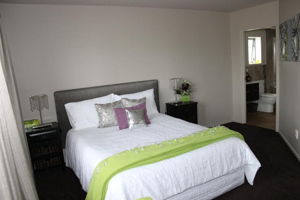 Stunning Views Bed, Breakfast & Health Retreat Bed & Breakfast Whangamata Rom bilde